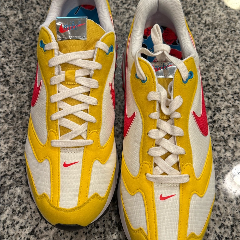 Nike Men's Yellow and White Sneakers